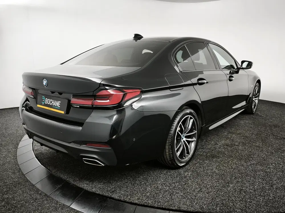 BMW 5-serie 530e xDrive High Executive uit 2023, foto 2