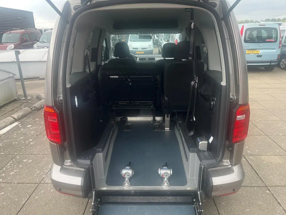 Volkswagen Caddy Rolstoelauto Automaat 3+1 of 5+0 uit 2019, foto 3