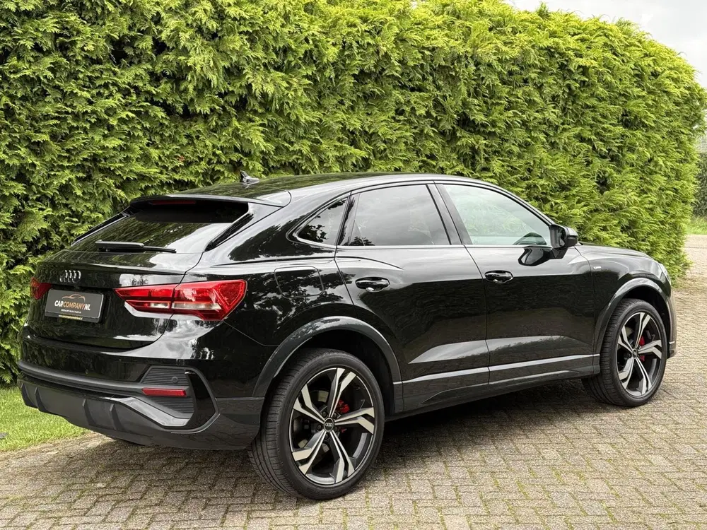 Audi Q3 uit 2022, foto 12