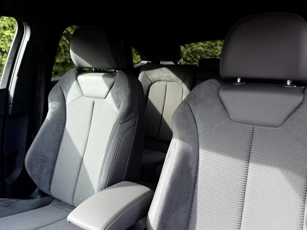 Audi Q3 uit 2022, foto 17