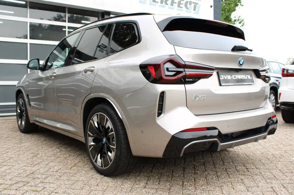 BMW iX3 High Executive 80 kWh uit 2022, foto 10