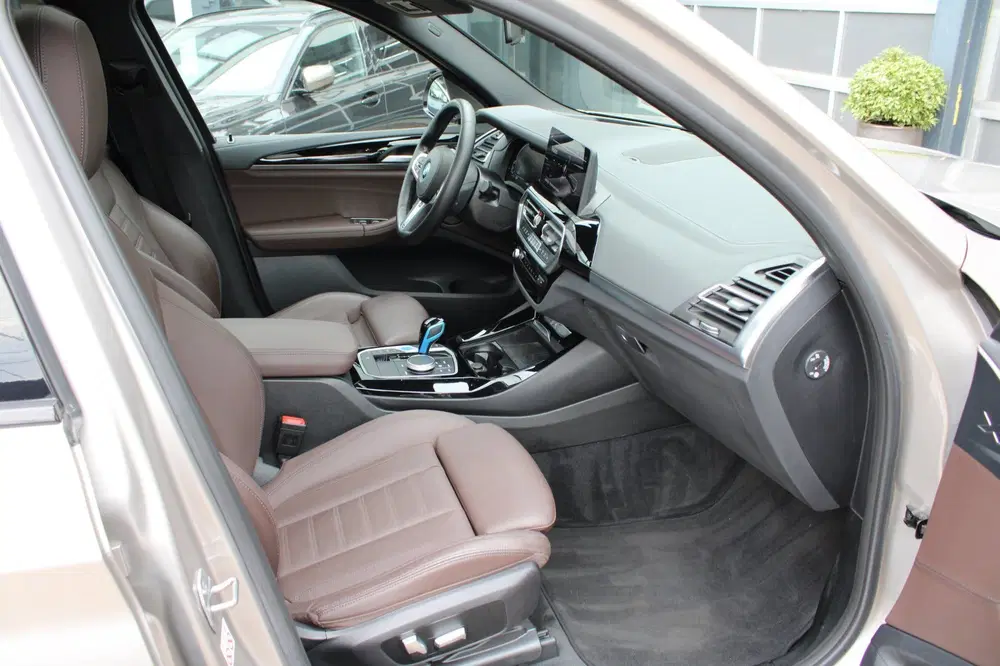 BMW iX3 High Executive 80 kWh uit 2022, foto 13
