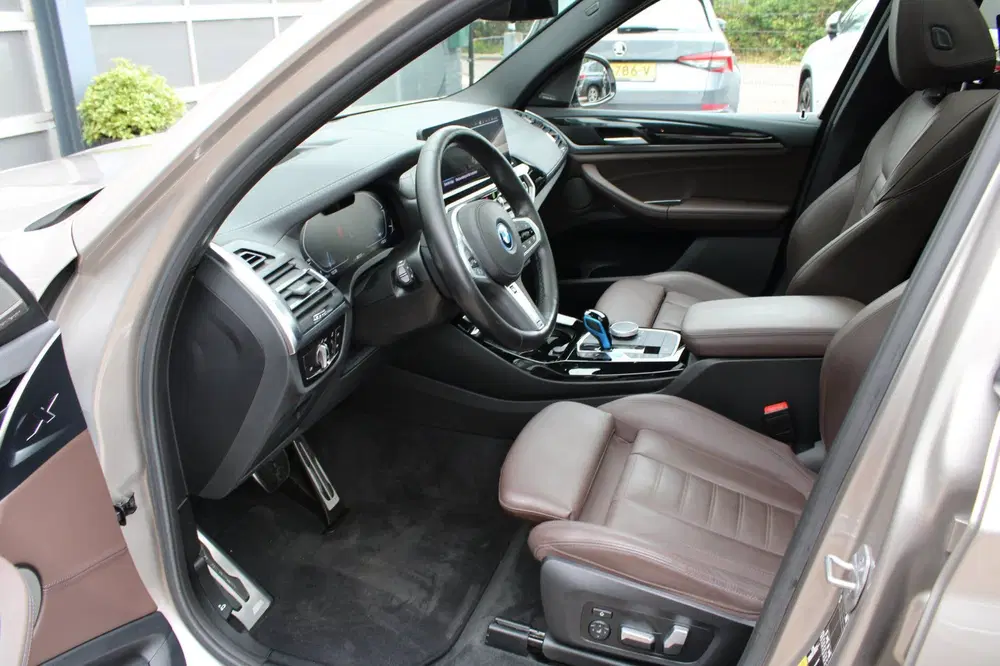 BMW iX3 High Executive 80 kWh uit 2022, foto 16