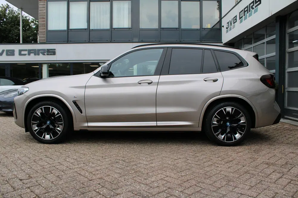 BMW iX3 High Executive 80 kWh uit 2022, foto 5