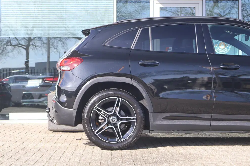 Mercedes-Benz GLA 180 AMG-Line uit 2022, foto 13