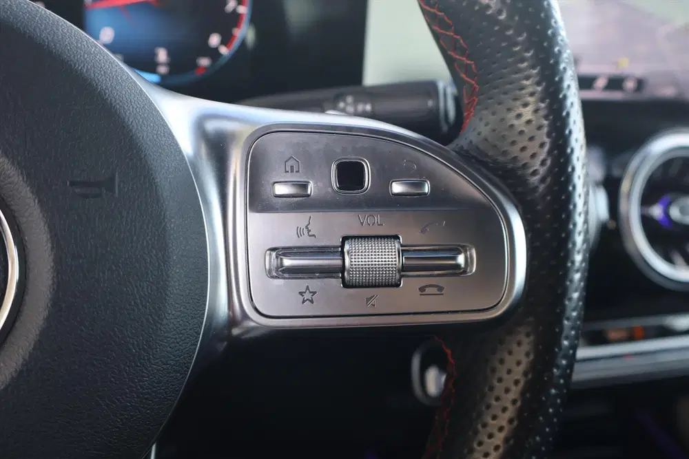 Mercedes-Benz GLA 180 AMG-Line uit 2022, foto 16
