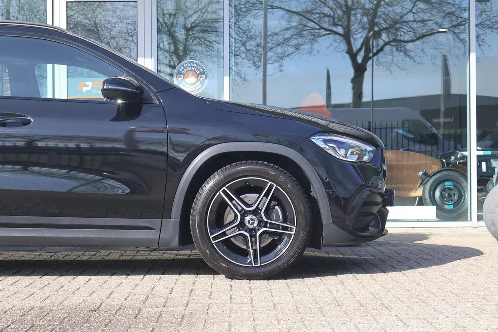 Mercedes-Benz GLA 180 AMG-Line uit 2022, foto 17