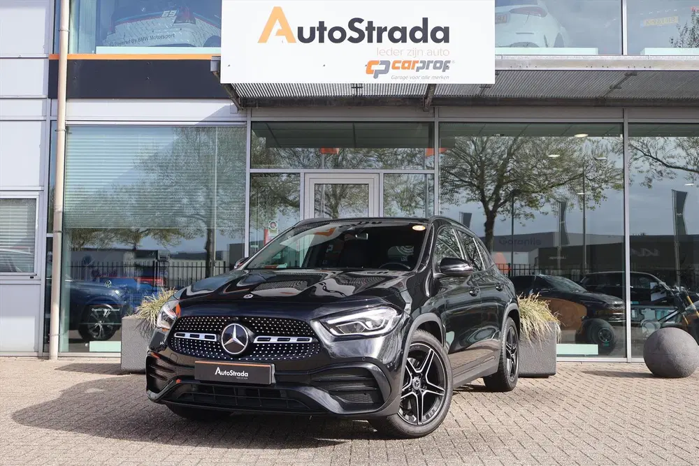Mercedes-Benz GLA 180 AMG-Line uit 2022, foto 3