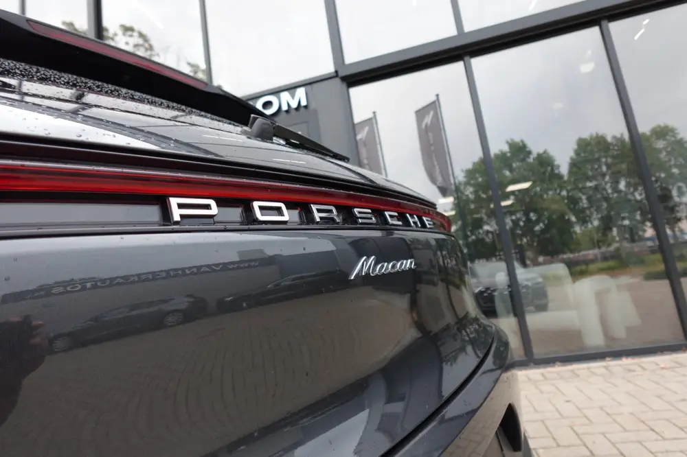 Porsche Macan Porsche Macan 2.0 PANO SPORT CHRONO VOL uit 2020, foto 20