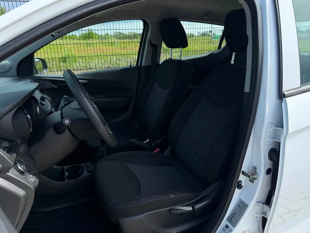 Opel Karl 1.0 ecoFLEX 120 Jaar Edition uit 2019, foto 11
