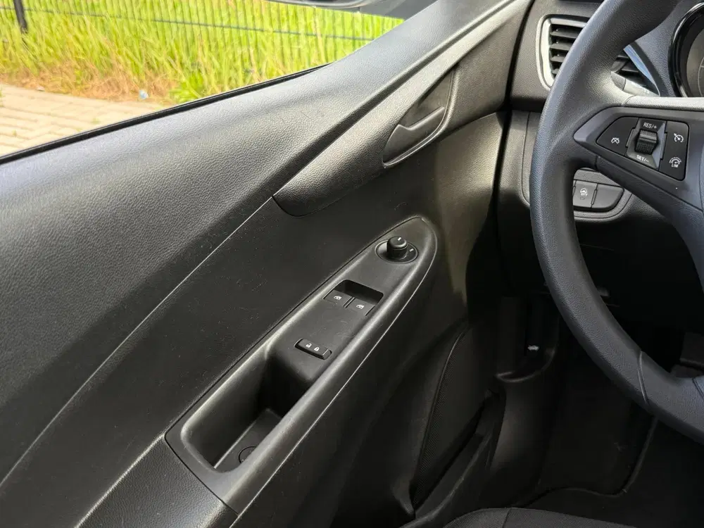 Opel Karl 1.0 ecoFLEX 120 Jaar Edition uit 2019, foto 13