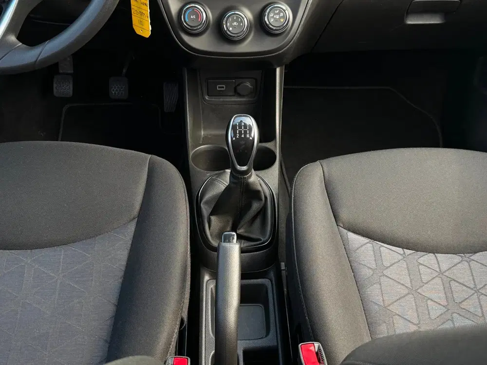 Opel Karl 1.0 ecoFLEX 120 Jaar Edition uit 2019, foto 20