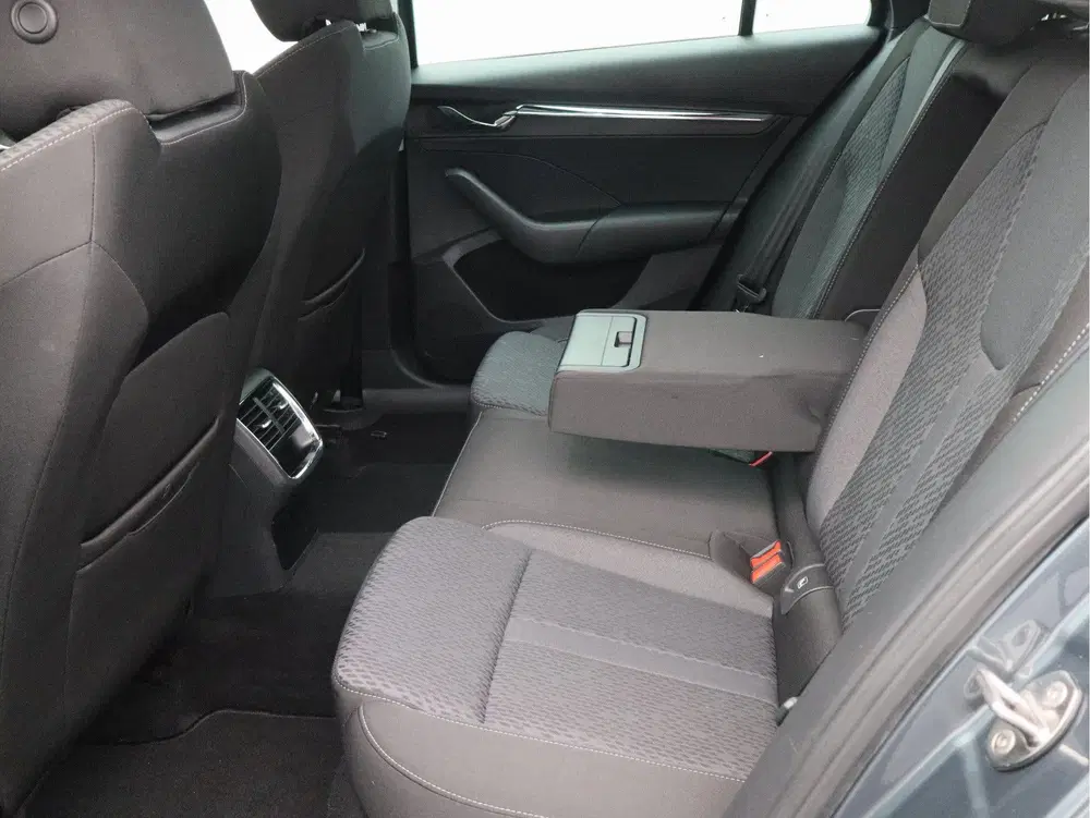 Skoda Octavia 1.0 e-TSI Business Edition Plus uit 2021, foto 15