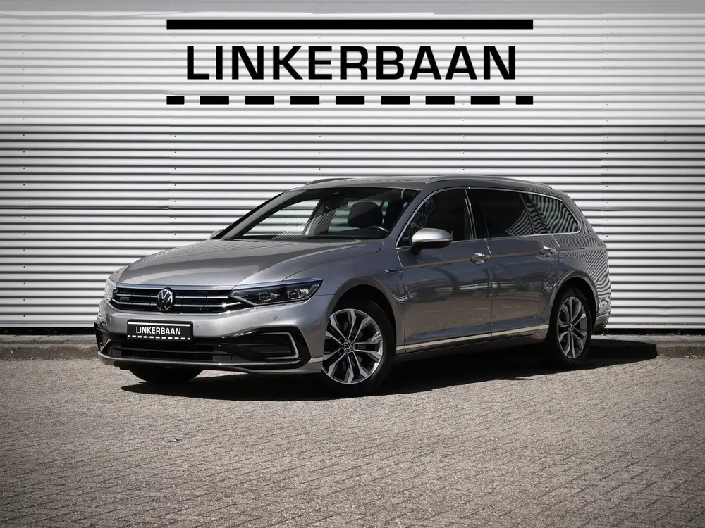 Volkswagen Passat Variant GTE | Panorama | Trekhaak | Leder uit 2022