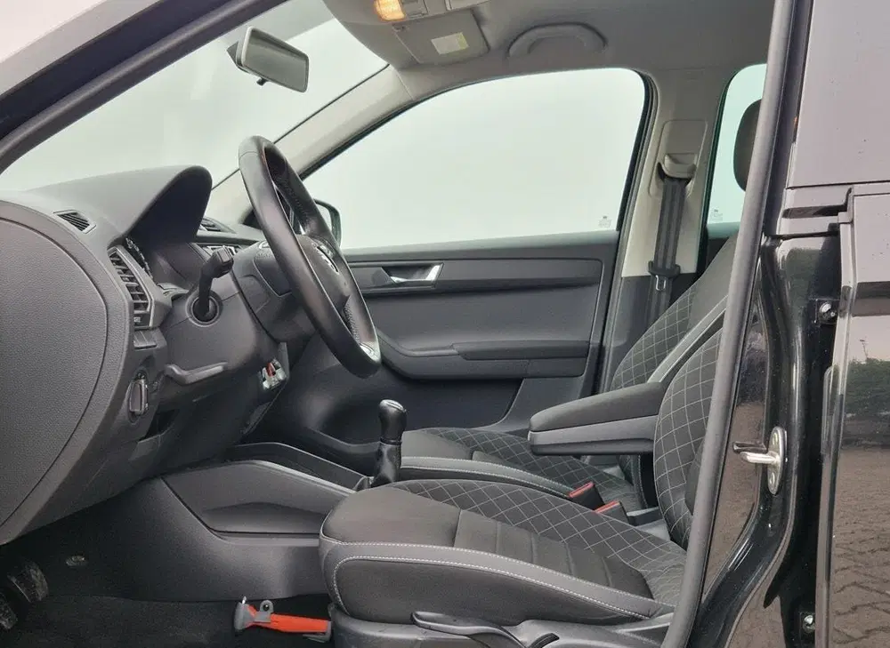 Skoda Fabia 1.0 TSI Ambition AIRCO CRUISE CARPLAY uit 2021, foto 6