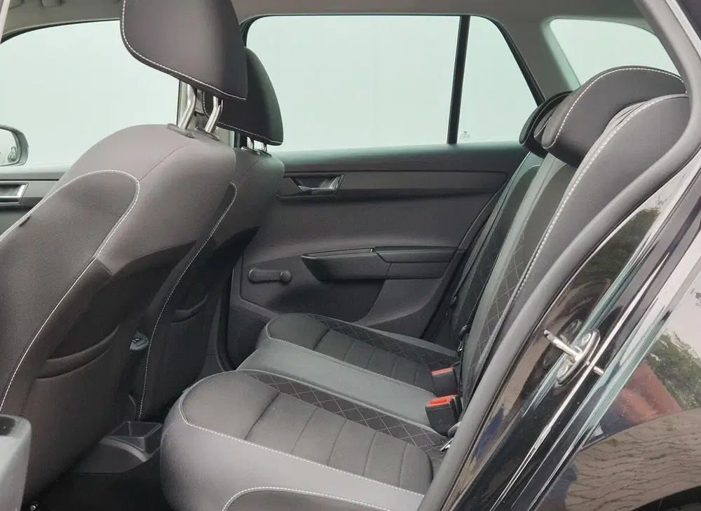 Skoda Fabia 1.0 TSI Ambition AIRCO CRUISE CARPLAY uit 2021, foto 8