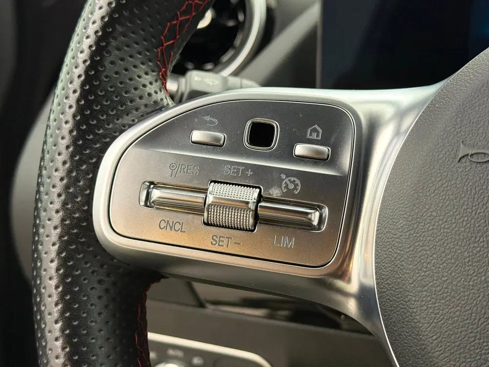 Mercedes-Benz GLA 200 AMG Line uit 2021, foto 18