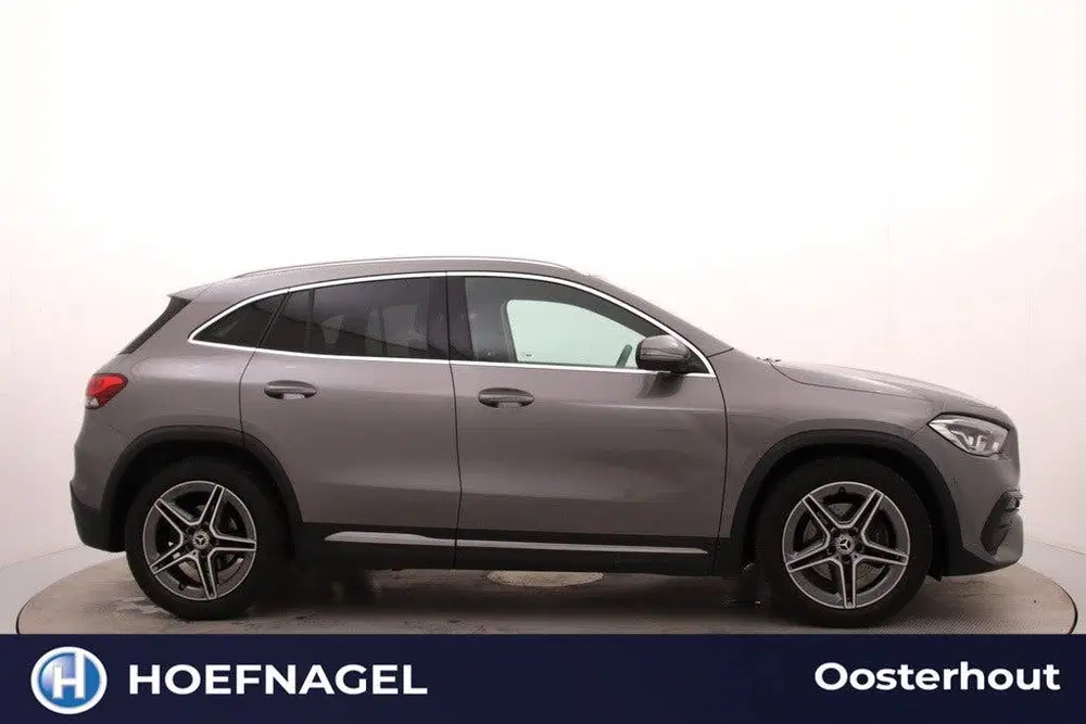 Mercedes-Benz GLA 200 AMG Line uit 2021, foto 9