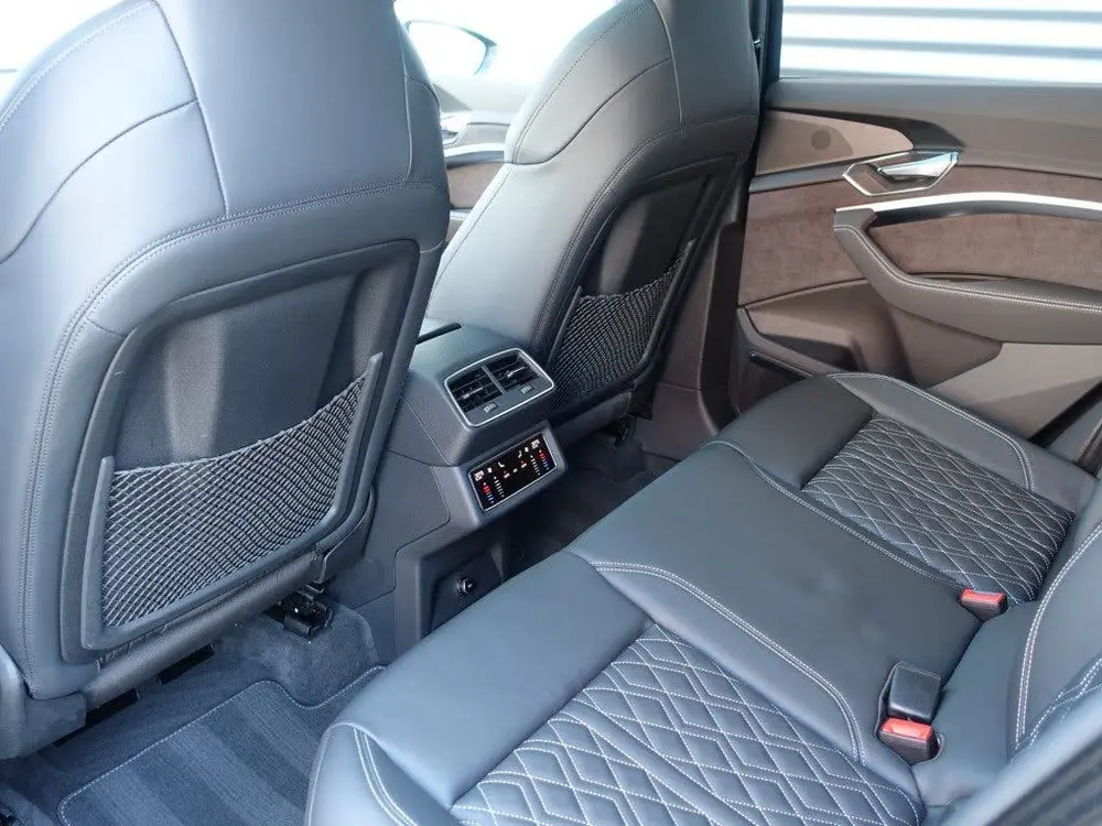 Audi Q8 e-tron 55 Quattro S-Edition Competition I NL-Auto uit 2023, foto 10