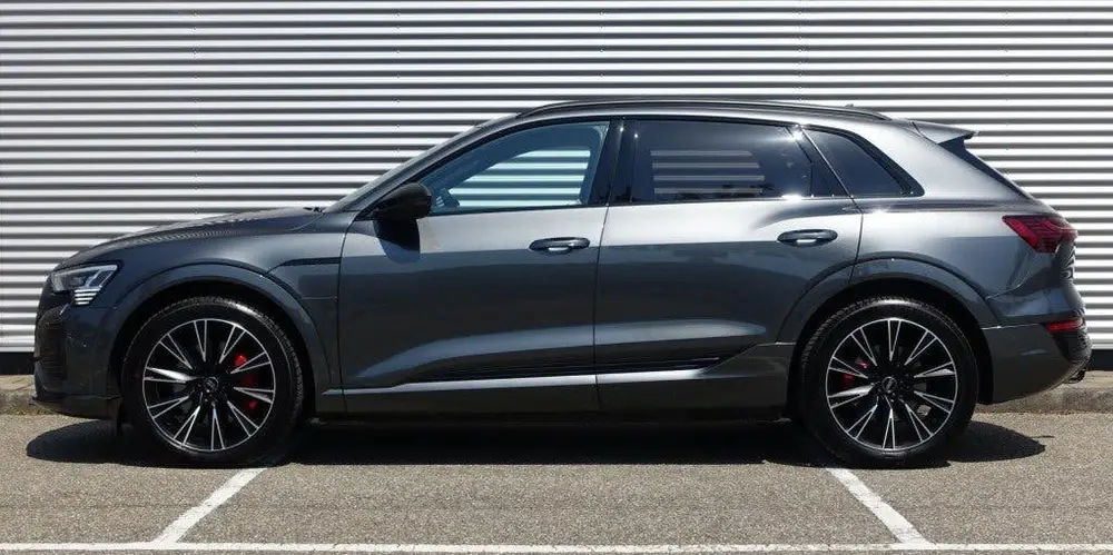 Audi Q8 e-tron 55 Quattro S-Edition Competition I NL-Auto uit 2023, foto 2