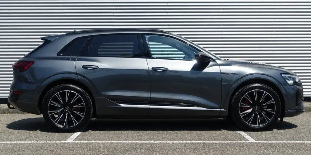 Audi Q8 e-tron 55 Quattro S-Edition Competition I NL-Auto uit 2023, foto 3