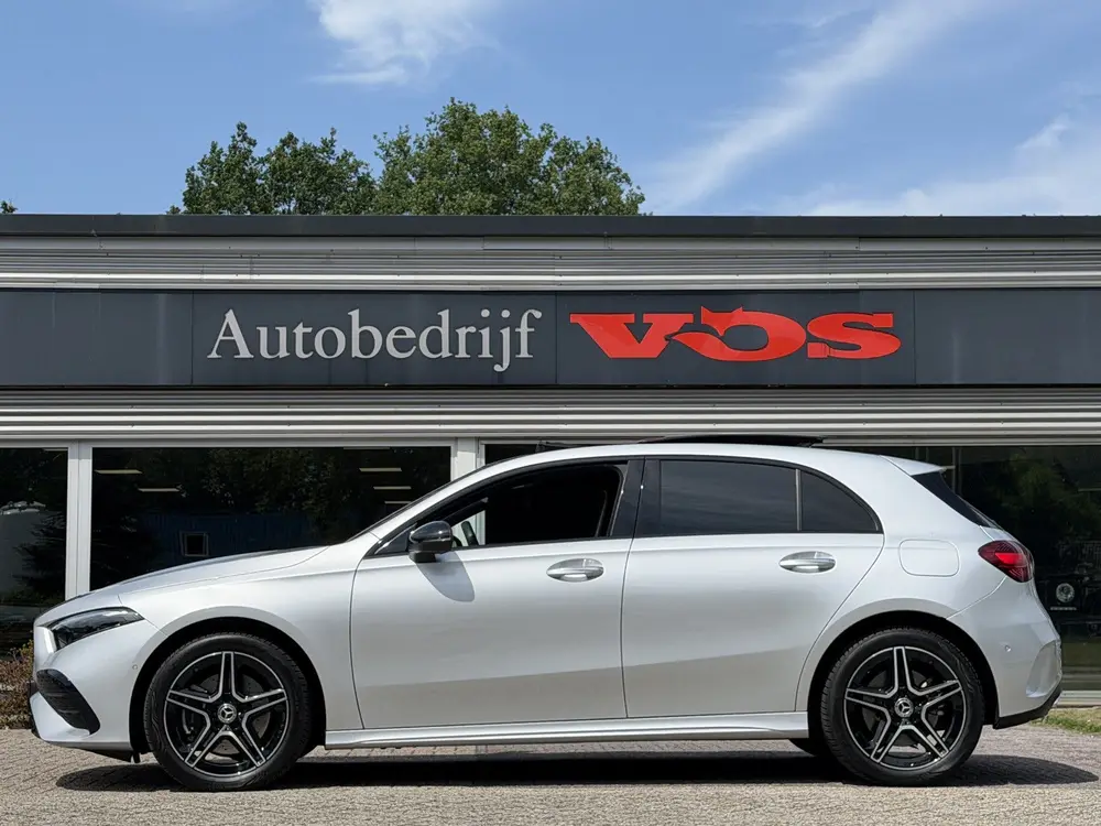Mercedes-Benz A-Klasse 250 e AMG Line uit 2023, foto 3