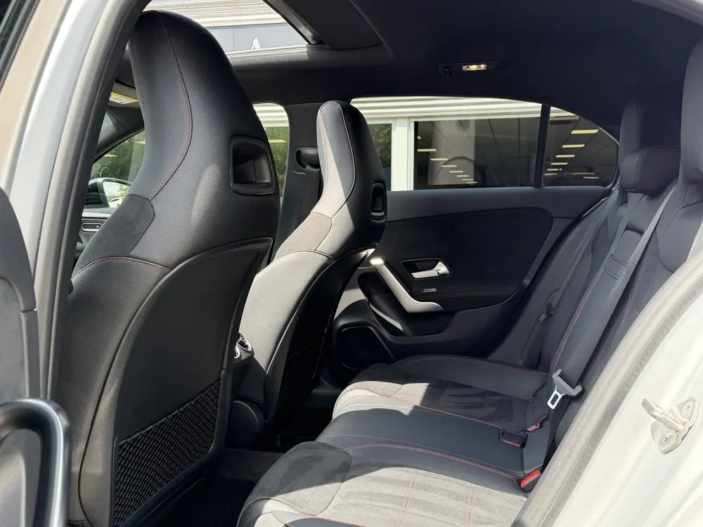 Mercedes-Benz A-Klasse 250 e AMG Line uit 2023, foto 4