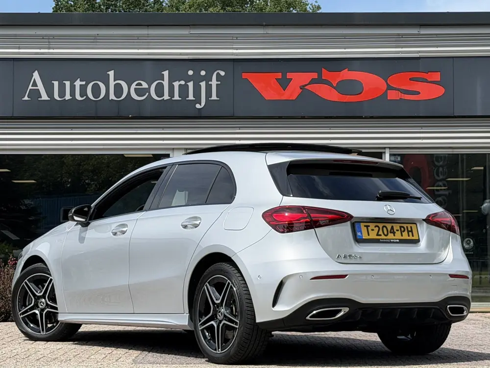Mercedes-Benz A-Klasse 250 e AMG Line uit 2023, foto 5