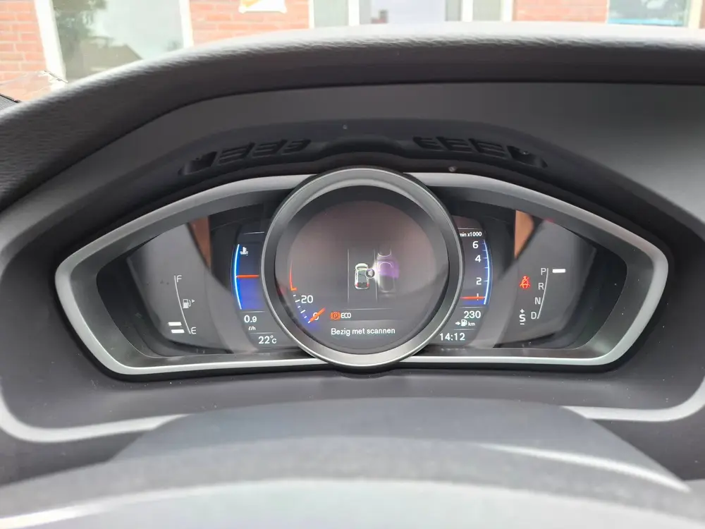 Volvo V40 1.5 T3 Polar+ Sport R-Design Dealer onderh uit 2019, foto 14