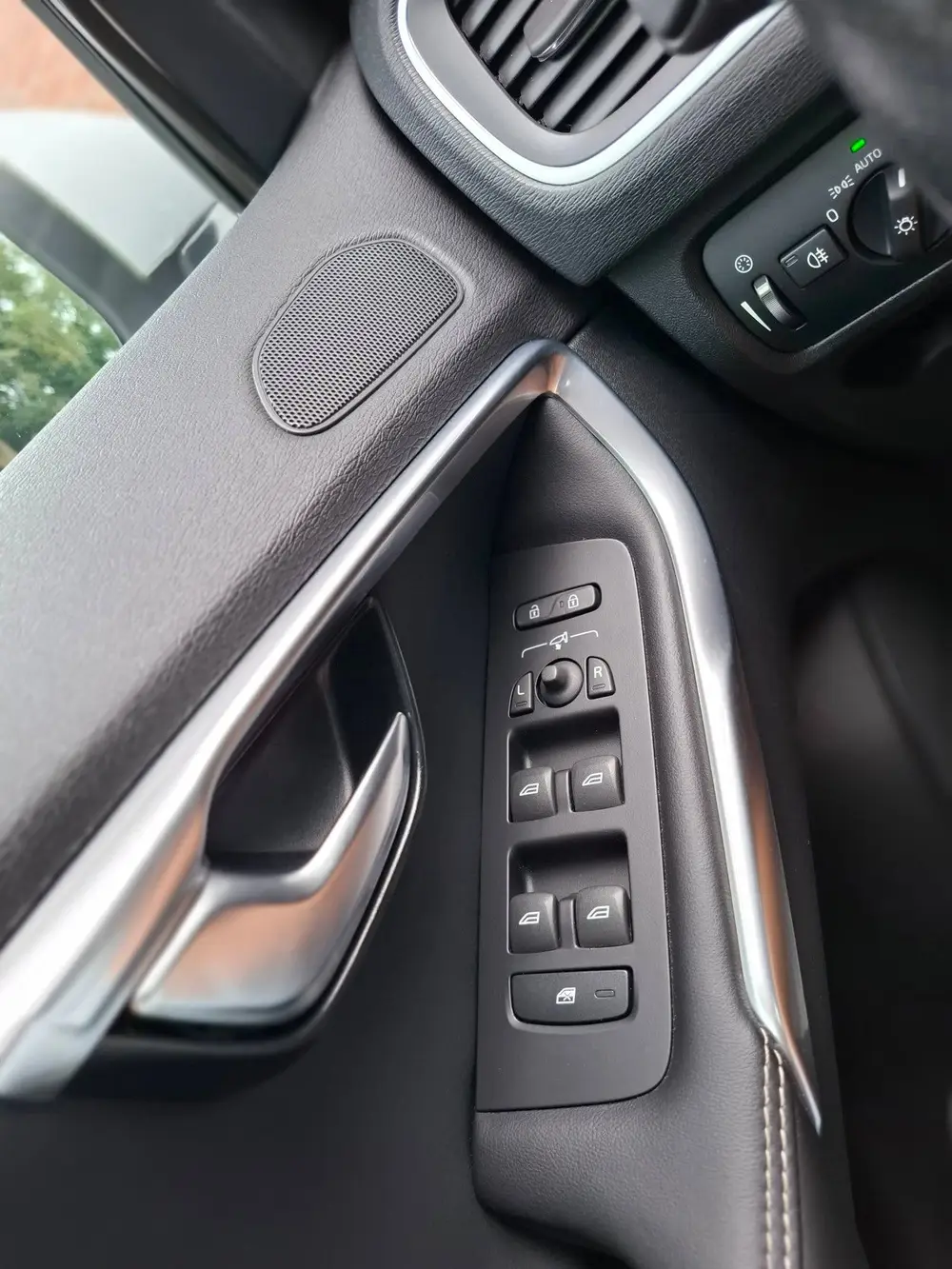 Volvo V40 1.5 T3 Polar+ Sport R-Design Dealer onderh uit 2019, foto 16