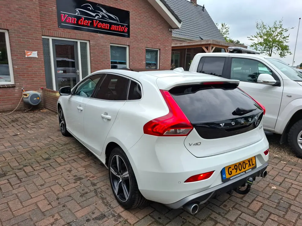 Volvo V40 1.5 T3 Polar+ Sport R-Design Dealer onderh uit 2019, foto 3