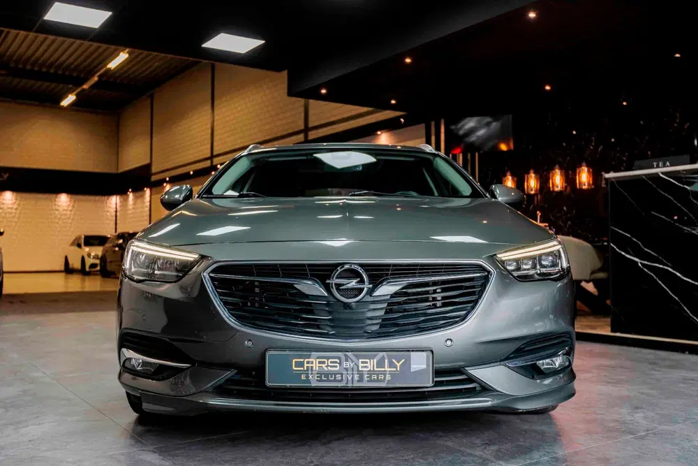 Opel Insignia 1.5 Turbo PANO uit 2019, foto 2