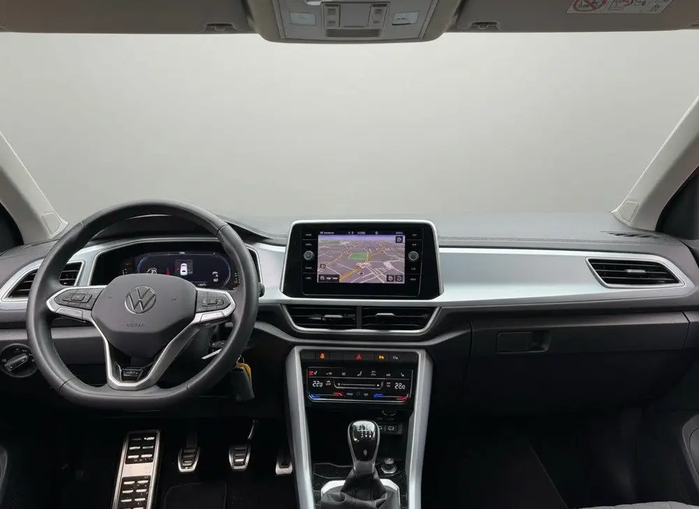 Volkswagen T-Roc TSI 115PK LIFE GOAL EDITION VIRTUAL/NAVI/AC uit 2024, foto 2