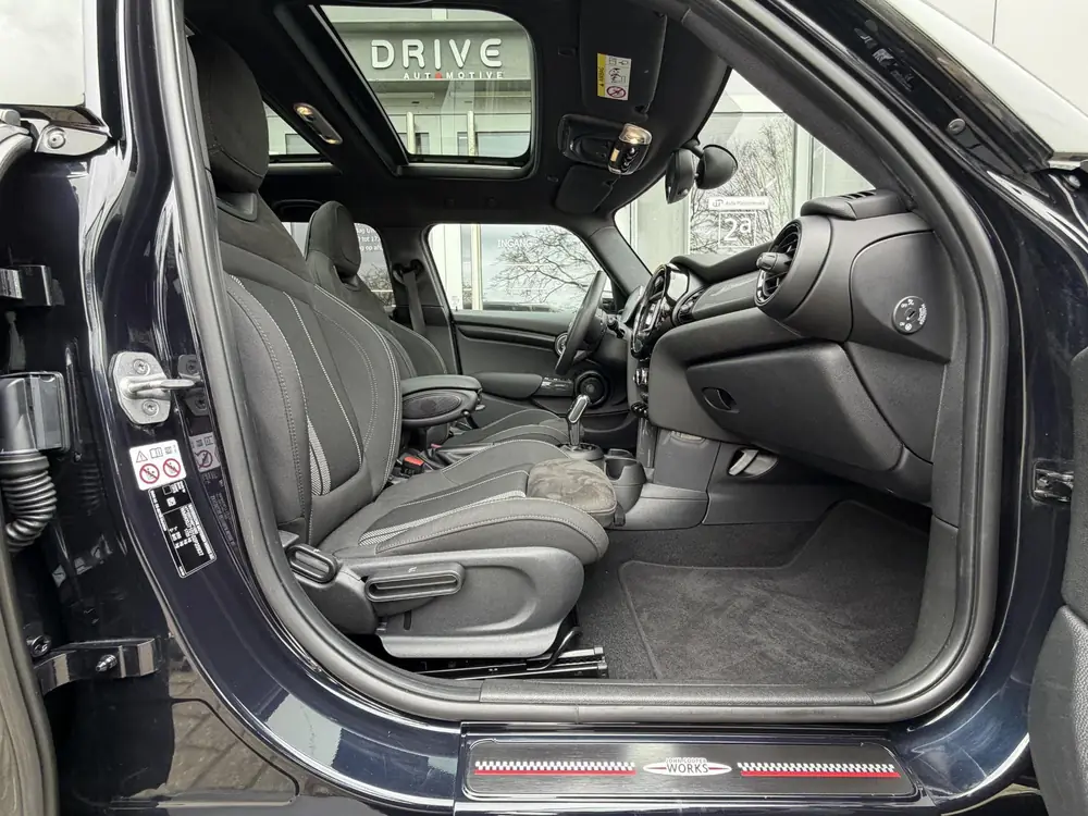 Mini Cooper 5-Deurs 1.5 Cooper Dalston Edition JCW|Pano|H/K|Enigmat uit 2021, foto 2