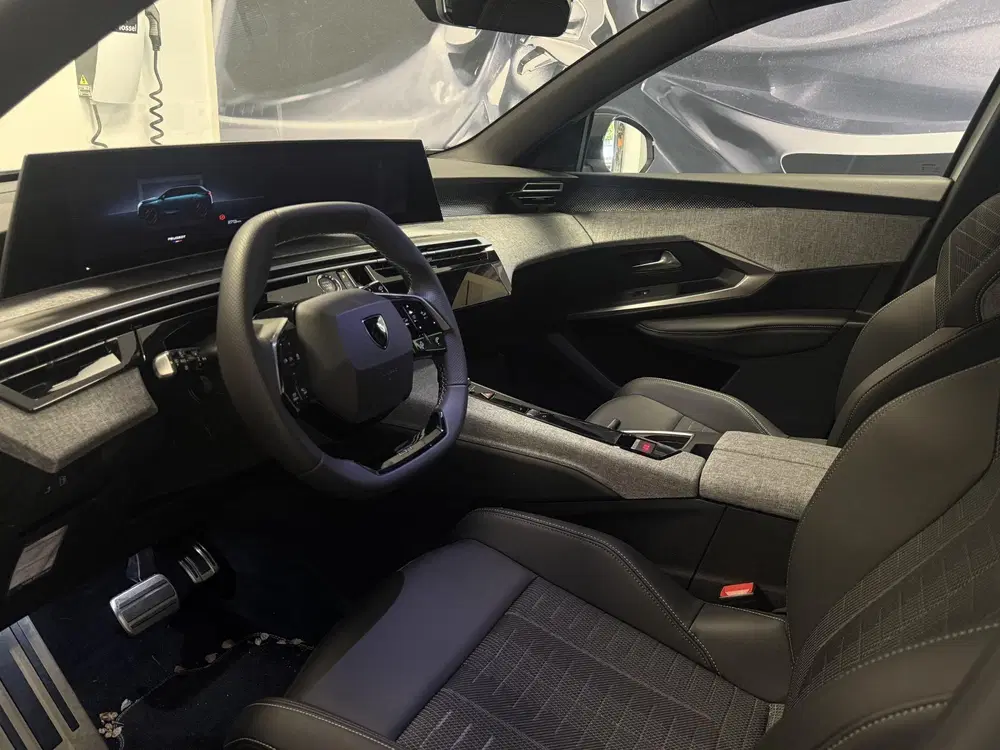Peugeot 5008 1.6 Plug-in Hybrid 195 GT 7p uit 2025, foto 9