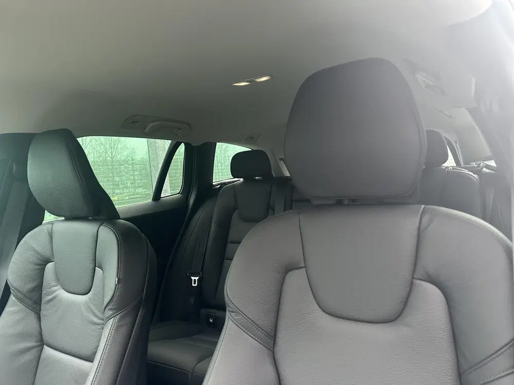 Volvo V60 2.0 B4 Essential Edition Trekhaak uit 2026, foto 10