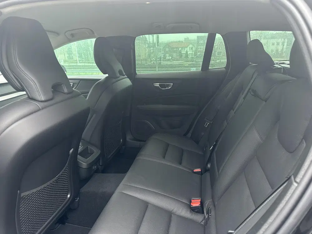 Volvo V60 2.0 B4 Essential Edition Trekhaak uit 2026, foto 11