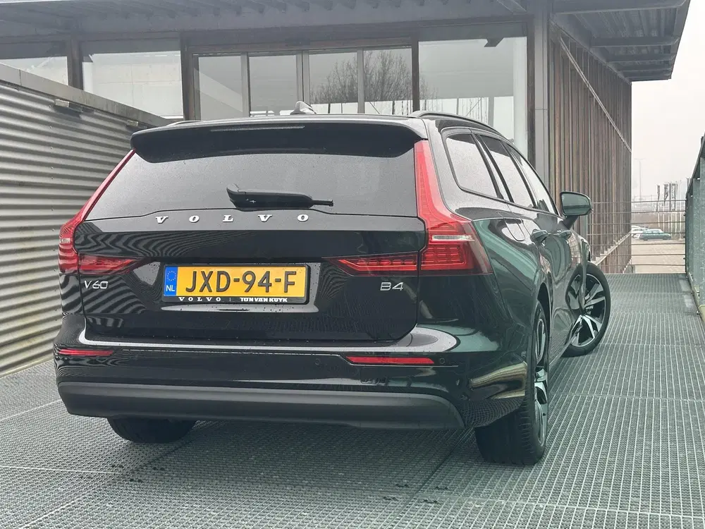 Volvo V60 2.0 B4 Essential Edition Trekhaak uit 2026, foto 2