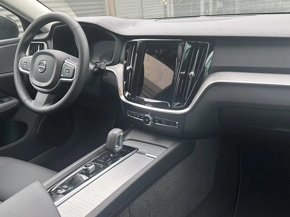 Volvo V60 2.0 B4 Essential Edition Trekhaak uit 2026, foto 3