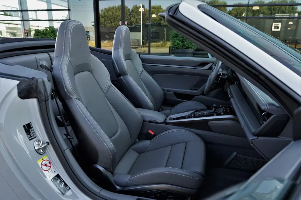 Porsche 911 3.0 Carrera 4S SportDesign Krijt Achteras uit 2021, foto 3