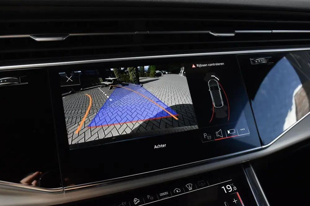 Audi Q8 55 TFSI e Quattro Pro Line S uit 2021, foto 12