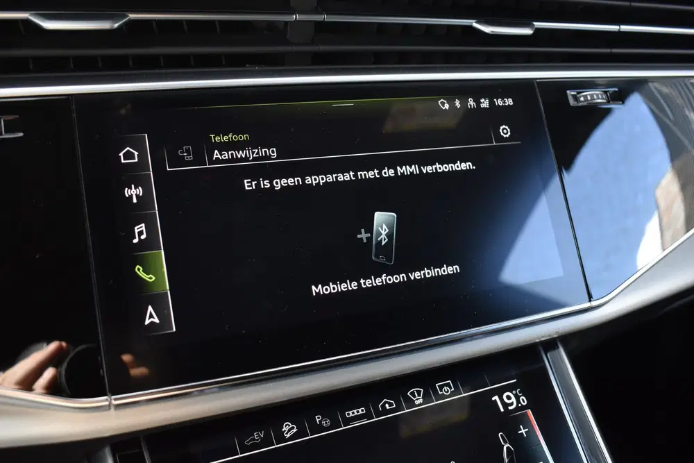 Audi Q8 55 TFSI e Quattro Pro Line S uit 2021, foto 16
