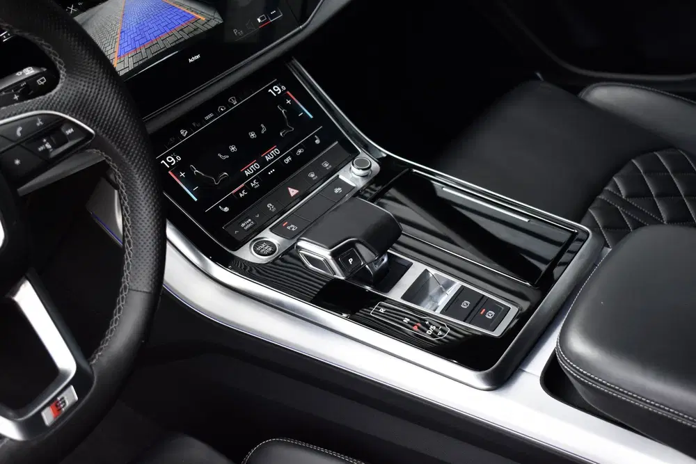 Audi Q8 55 TFSI e Quattro Pro Line S uit 2021, foto 19