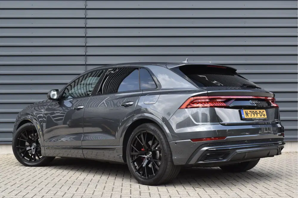 Audi Q8 55 TFSI e Quattro Pro Line S uit 2021, foto 2