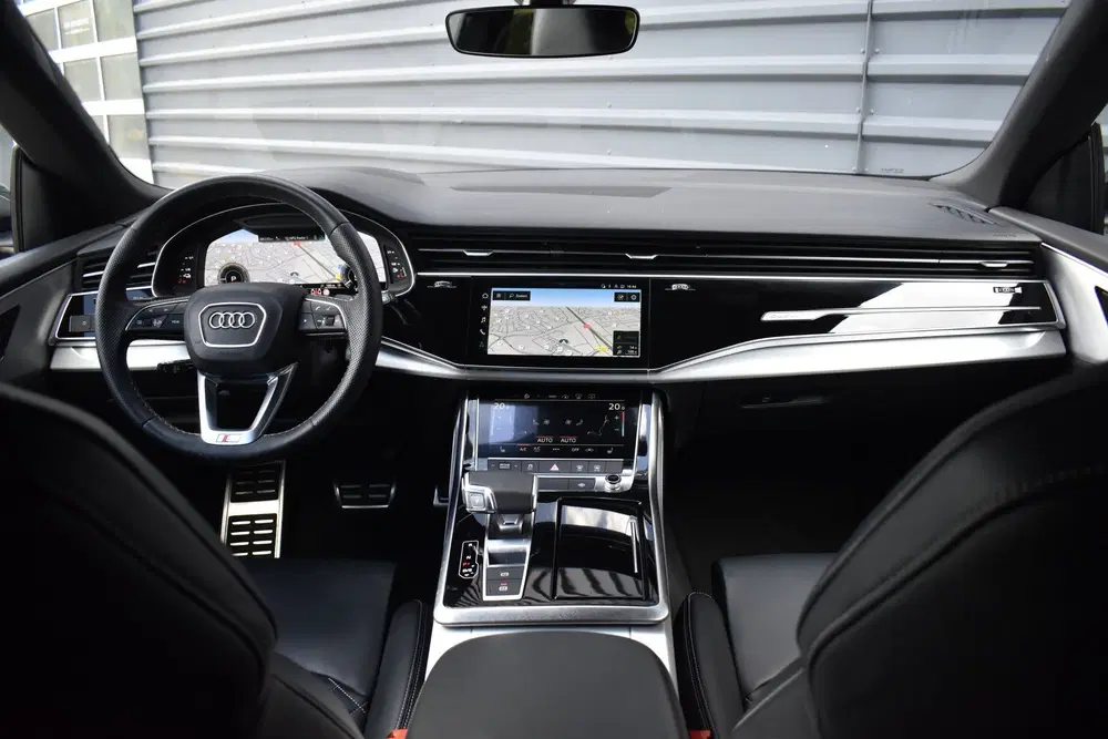Audi Q8 55 TFSI e Quattro Pro Line S uit 2021, foto 4