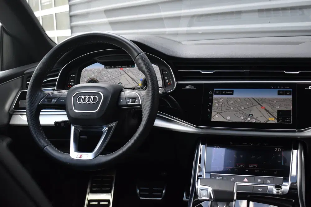 Audi Q8 55 TFSI e Quattro Pro Line S uit 2021, foto 5