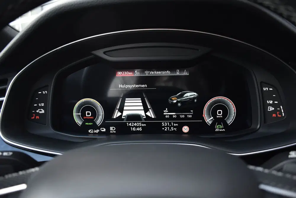 Audi Q8 55 TFSI e Quattro Pro Line S uit 2021, foto 6