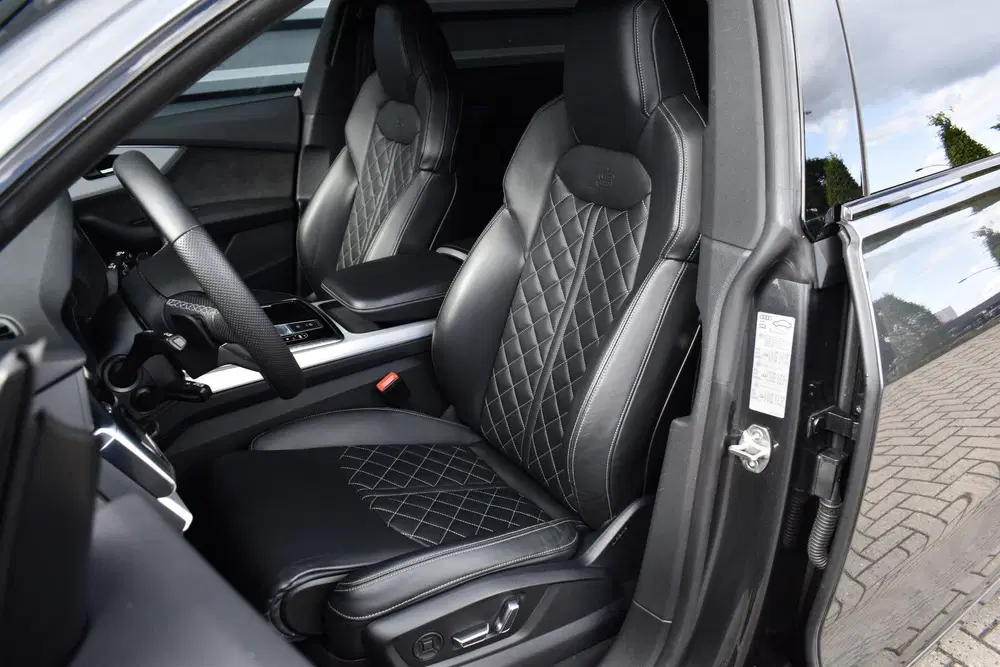 Audi Q8 55 TFSI e Quattro Pro Line S uit 2021, foto 7
