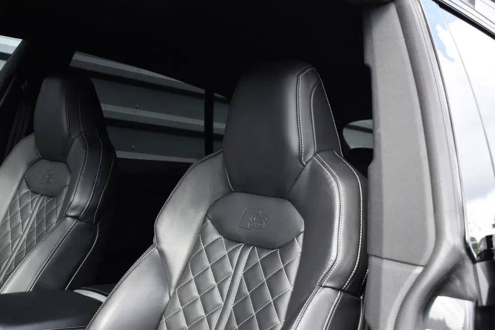 Audi Q8 55 TFSI e Quattro Pro Line S uit 2021, foto 9