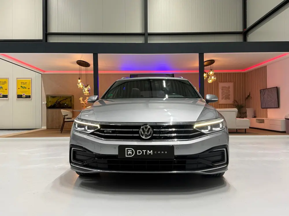 Volkswagen Passat Variant GTE 218pk DSG | Pano | Trekhaak | uit 2020, foto 2